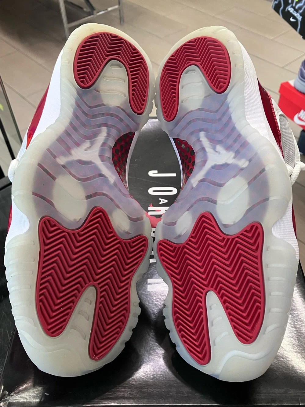 Air Jordan 11 Retro Cherry Size 7.5
